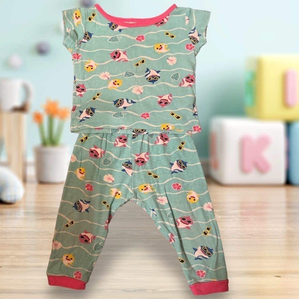 Pinkfong Baby Shark Toddler Girls French Terry
Graphic shirt & pants set